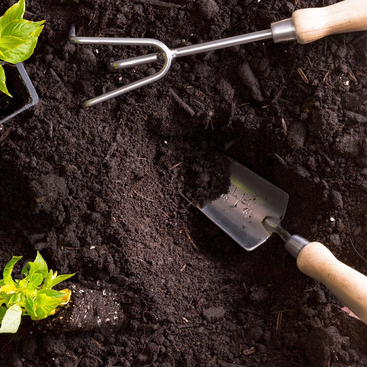 Gardening Hardware and Tools – Backyard Living